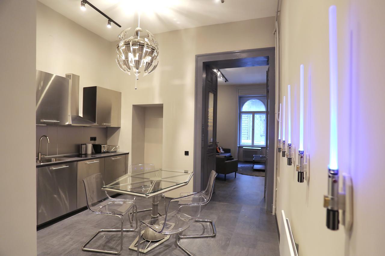 D.Five Galactic Apartment Budapeşte Dış mekan fotoğraf